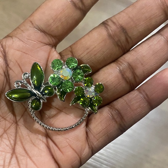 Jewelry - Elegant Green Butterfly and Floral Brooch